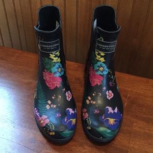 London fog ankle rain boot.